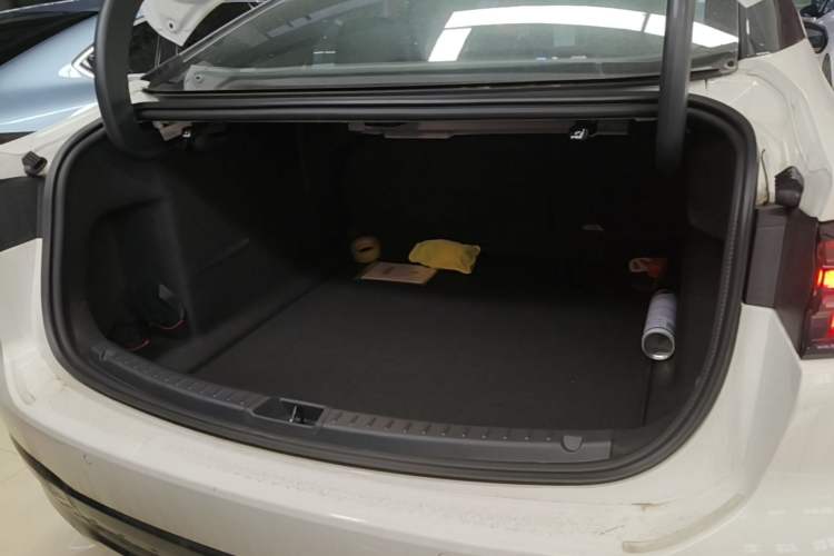 Used Ford Mondeo 2026 Model 2.0T EcoBoost Ultimate Trunk