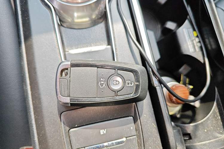 Used Ford Mondeo New Energy 2018 2.0 PHEV Smart-Controlled Fashion Edition China VI Standard Interior 1
