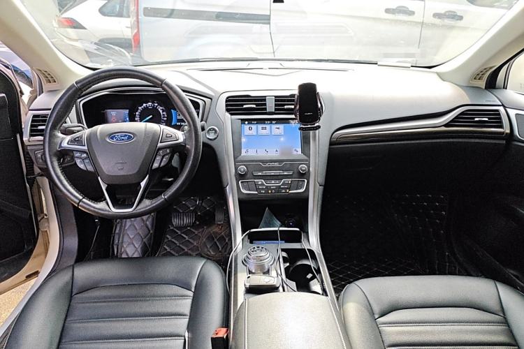 Used Ford Mondeo New Energy 2018 2.0 PHEV Smart-Controlled Fashion Edition China VI Standard Interior 2