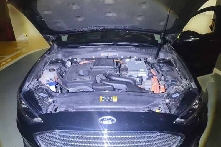 Used Ford Mondeo New Energy 2018 2.0 PHEV Smart-Control Luxury Version China VI Standard Engine Bay