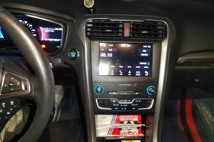 Used Ford Mondeo New Energy 2018 2.0 PHEV Smart-Controlled Fashion Edition China VI Standard Audio And AC Panel
