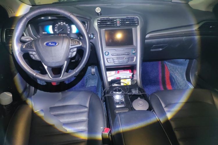 Used Ford Mondeo New Energy 2018 2.0 PHEV Smart-Controlled Fashion Edition China VI Standard Center Console