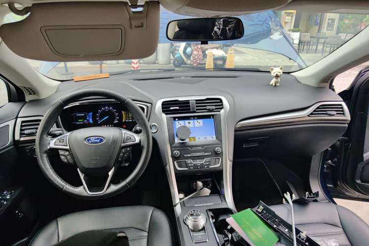 Used Ford Mondeo New Energy 2018 2.0 PHEV Smart-Controlled Fashion Edition China VI Standard Center Console