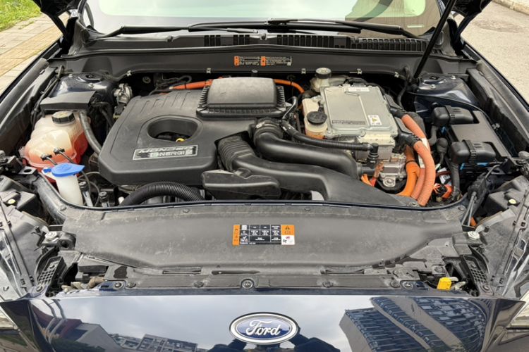 Used Ford Mondeo New Energy 2018 2.0 PHEV Smart-Controlled Fashion Edition China VI Standard Engine Bay