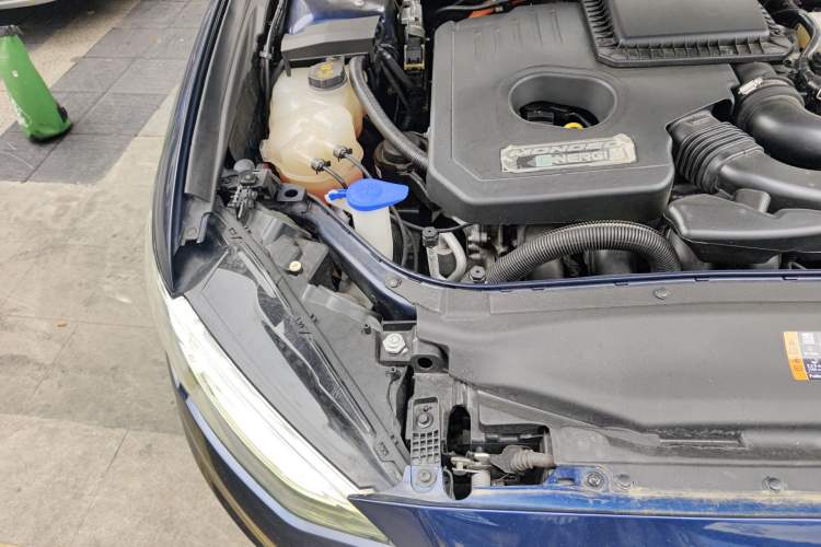 Used Ford Mondeo New Energy 2018 2.0 PHEV Smart-Controlled Fashion Edition China VI Standard Engine Bay Right