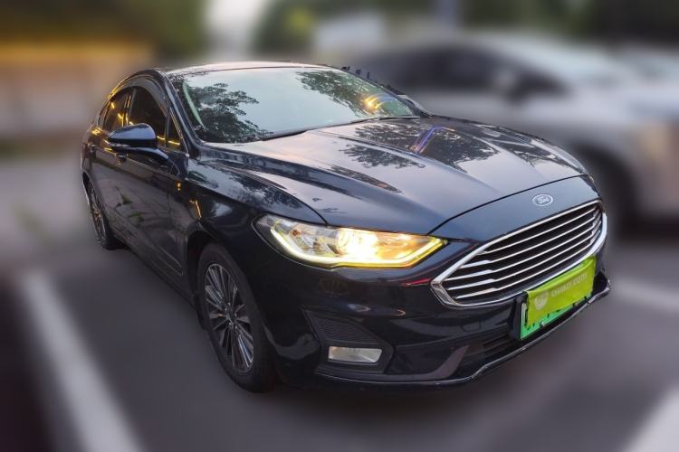 Used Ford Mondeo New Energy 2018 2.0 PHEV ZhiShang Trim Front Right 45 Deg