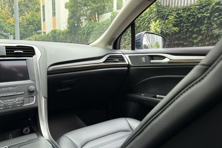 Used Ford Mondeo New Energy 2018 2.0 PHEV Smart-Controlled Fashion Edition China VI Standard Interior 2