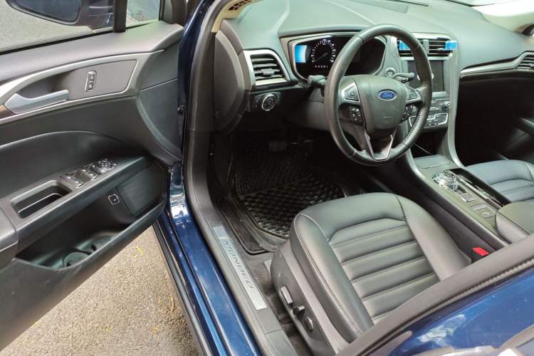 Used Ford Mondeo New Energy 2018 2.0 PHEV Smart-Controlled Fashion Edition China VI Standard Interior 3