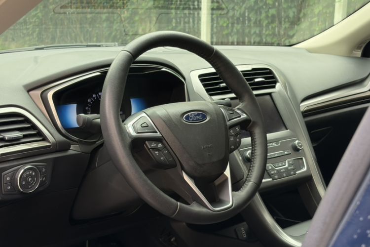 Used Ford Mondeo New Energy 2018 2.0 PHEV Smart-Controlled Fashion Edition China VI Standard Interior 3