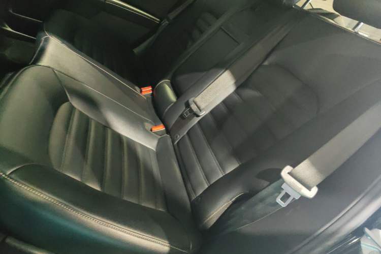 Used Ford Mondeo New Energy 2018 2.0 PHEV Smart-Control Luxury Version China VI Standard Interior 4