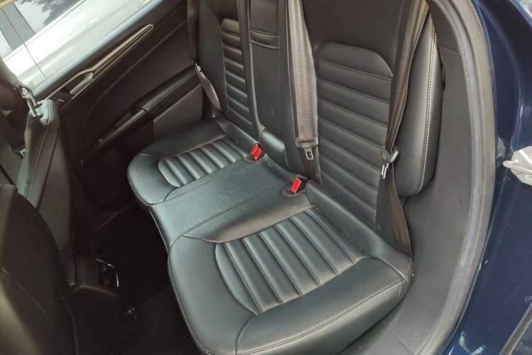 Used Ford Mondeo New Energy 2018 2.0 PHEV Smart-Controlled Fashion Edition China VI Standard Interior 4