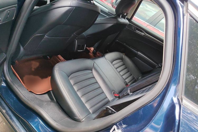 Used Ford Mondeo New Energy 2018 2.0 PHEV Smart-Control Luxury Version China VI Standard Interior 4