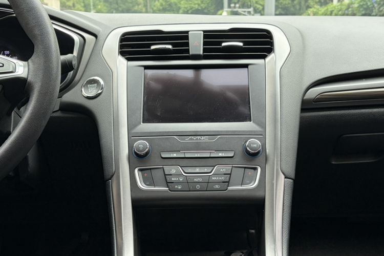 Used Ford Mondeo New Energy 2018 2.0 PHEV Smart-Controlled Fashion Edition China VI Standard Interior 6