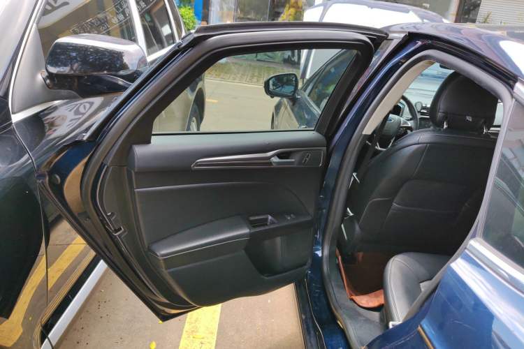 Used Ford Mondeo New Energy 2018 2.0 PHEV Smart-Control Luxury Version China VI Standard Interior 8
