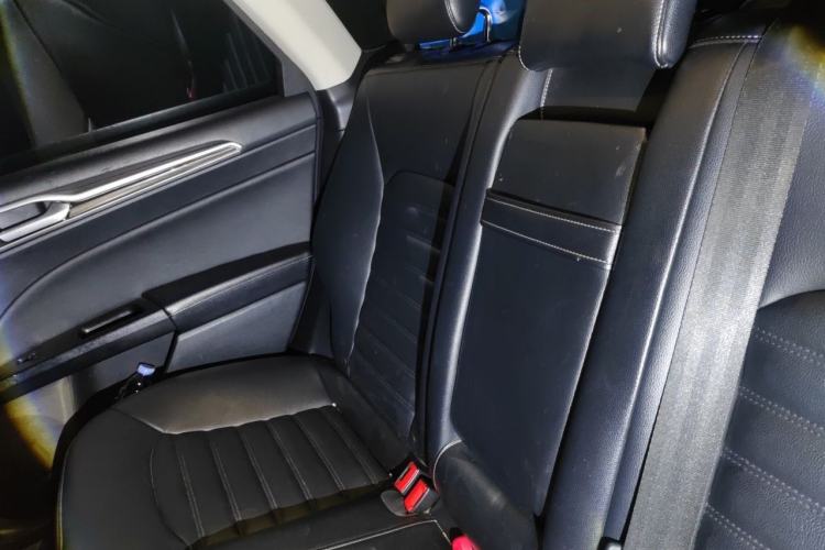 Used Ford Mondeo New Energy 2018 2.0 PHEV Smart-Controlled Fashion Edition China VI Standard Left Rear Seat