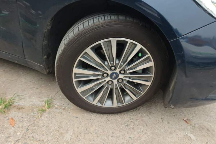 Used Ford Mondeo New Energy 2018 2.0 PHEV Smart-Controlled Fashion Edition China VI Standard Right Front Wheel Hub