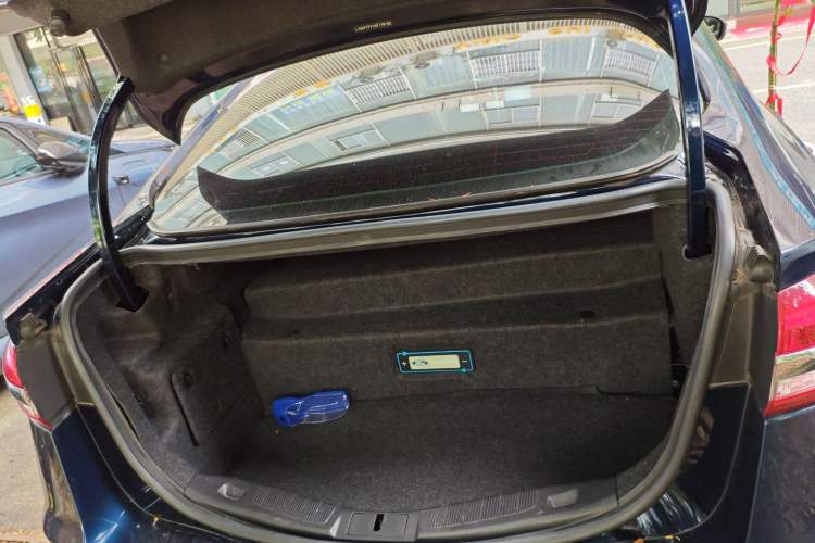 Used Ford Mondeo New Energy 2018 2.0 PHEV Smart-Controlled Fashion Edition China VI Standard Trunk
