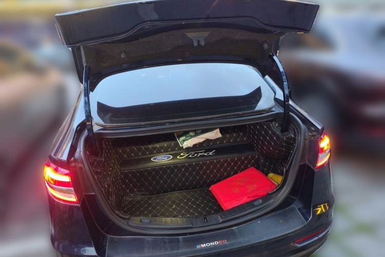 Used Ford Mondeo New Energy 2018 2.0 PHEV ZhiShang Trim Trunk