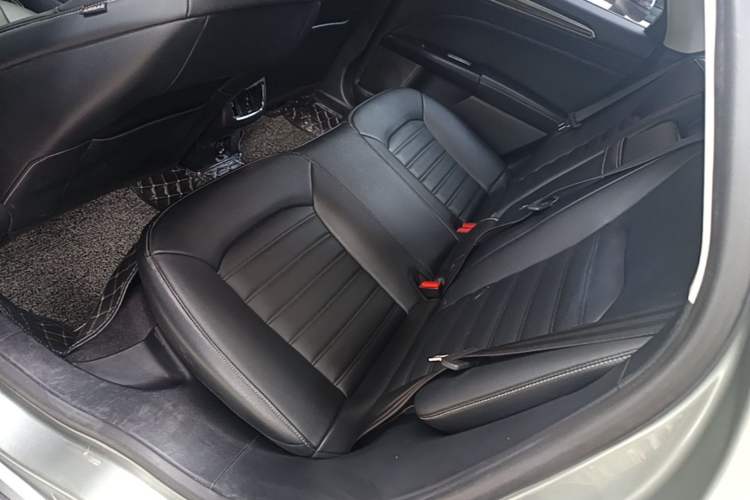 Used Ford Mondeo New Energy 2018 2.0 PHEV Smart-Control Luxury Version China V Standard Left Rear Seat