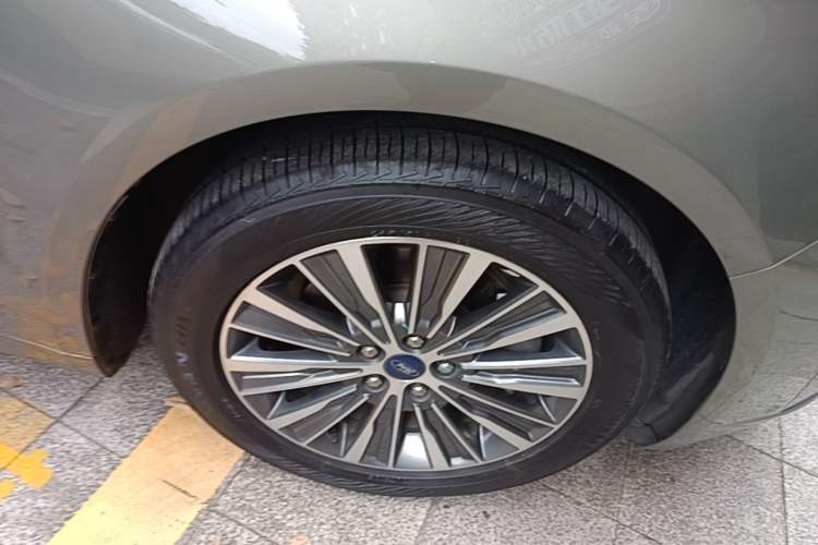 Used Ford Mondeo New Energy 2018 2.0 PHEV Smart-Control Luxury Version China V Standard Right Front Wheel Hub