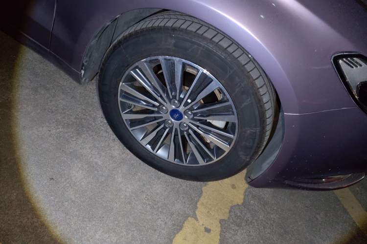Used Ford Mondeo New Energy 2018 2.0 PHEV Zhihao Trim Right Front Wheel Hub