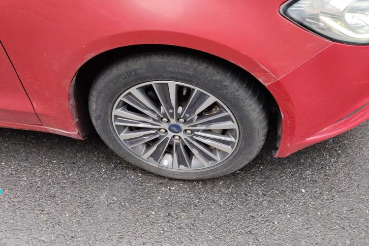 Used Ford Mondeo New Energy 2018 2.0 PHEV ZhiShang Trim Right Front Wheel Hub