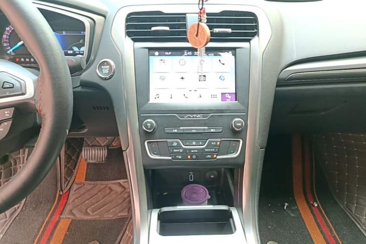 Used Ford Mondeo New Energy 2018 2.0 PHEV Smart-Controlled Fashion Edition China VI Standard Audio And AC Panel
