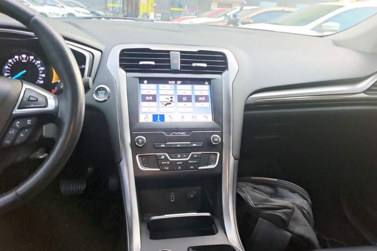 Used Ford Mondeo New Energy 2018 2.0 PHEV Smart-Controlled Fashion Edition China VI Standard Audio And AC Panel