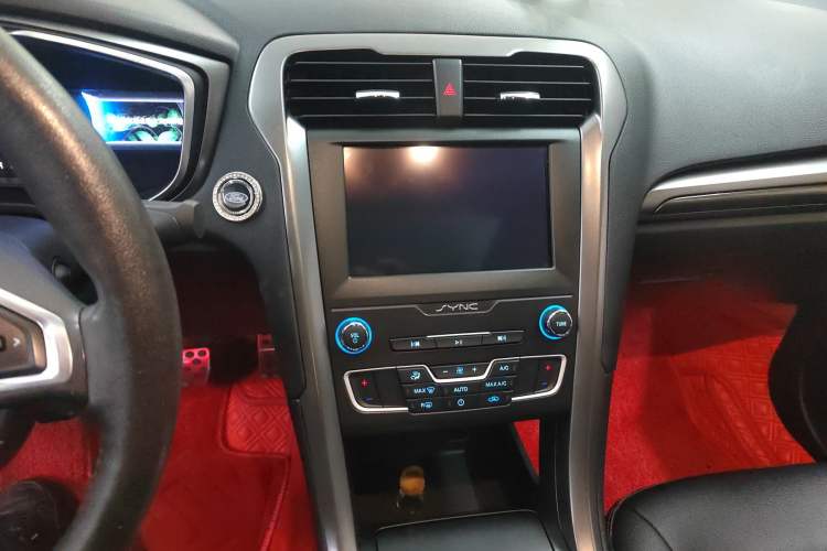 Used Ford Mondeo New Energy 2018 2.0 PHEV Smart-Controlled Fashion Edition China VI Standard Audio And AC Panel