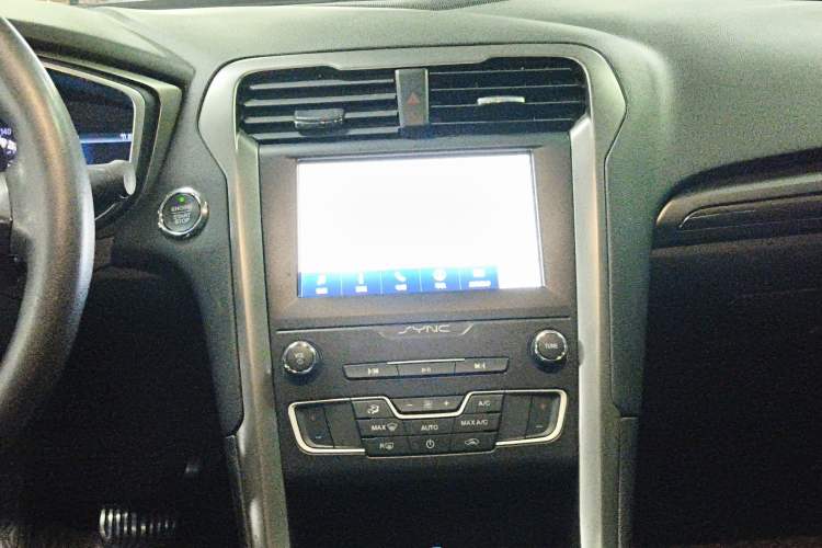 Used Ford Mondeo New Energy 2018 2.0 PHEV Smart-Controlled Fashion Edition China VI Standard Audio And AC Panel