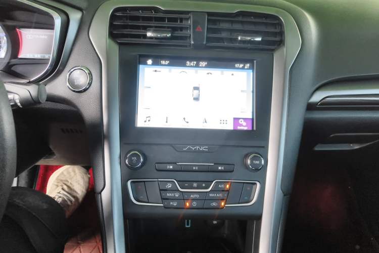 Used Ford Mondeo New Energy 2018 2.0 PHEV Smart-Controlled Fashion Edition China VI Standard Audio And AC Panel