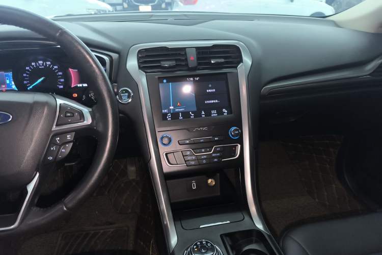 Used Ford Mondeo New Energy 2018 2.0 PHEV Smart-Controlled Fashion Edition China VI Standard Audio And AC Panel