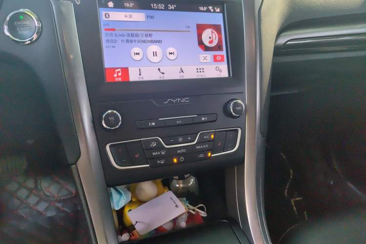 Used Ford Mondeo New Energy 2018 2.0 PHEV Smart-Control Luxury Version China V Standard Audio And AC Panel