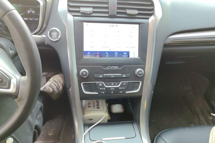 Used Ford Mondeo New Energy 2018 2.0 PHEV Smart-Controlled Fashion Edition China VI Standard Audio And AC Panel