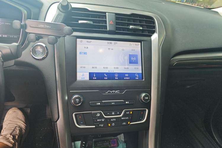 Used Ford Mondeo New Energy 2018 2.0 PHEV Smart-Controlled Fashion Edition China VI Standard Audio And AC Panel
