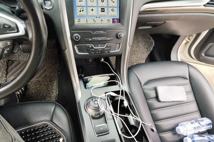 Used Ford Mondeo New Energy 2018 2.0 PHEV Smart-Controlled Fashion Edition China VI Standard Audio And AC Panel