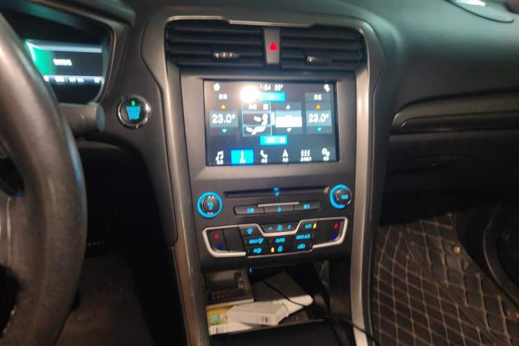 Used Ford Mondeo New Energy 2018 2.0 PHEV Smart-Controlled Fashion Edition China V Standard Audio And AC Panel