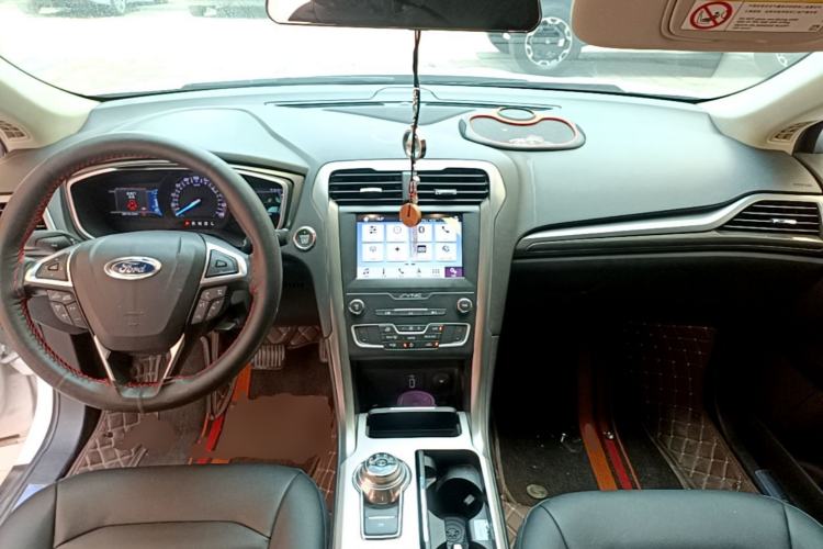 Used Ford Mondeo New Energy 2018 2.0 PHEV Smart-Controlled Fashion Edition China VI Standard Center Console