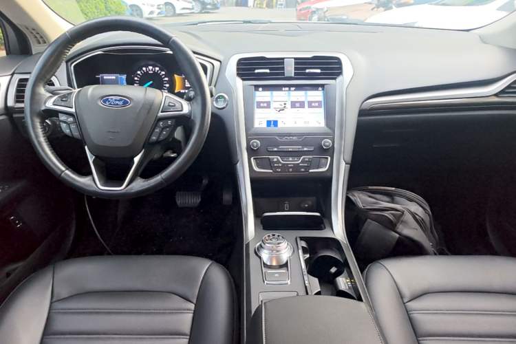 Used Ford Mondeo New Energy 2018 2.0 PHEV Smart-Controlled Fashion Edition China VI Standard Center Console