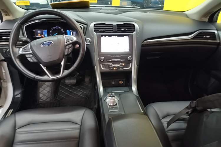 Used Ford Mondeo New Energy 2018 2.0 PHEV Smart-Controlled Fashion Edition China VI Standard Center Console