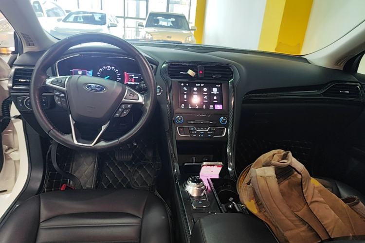 Used Ford Mondeo New Energy 2018 2.0 PHEV Smart-Controlled Fashion Edition China VI Standard Center Console