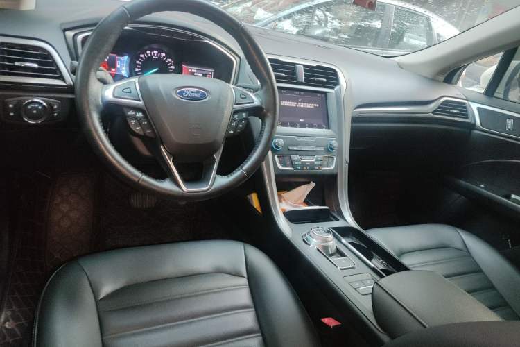 Used Ford Mondeo New Energy 2018 2.0 PHEV Smart-Control Luxury Version China VI Standard Center Console
