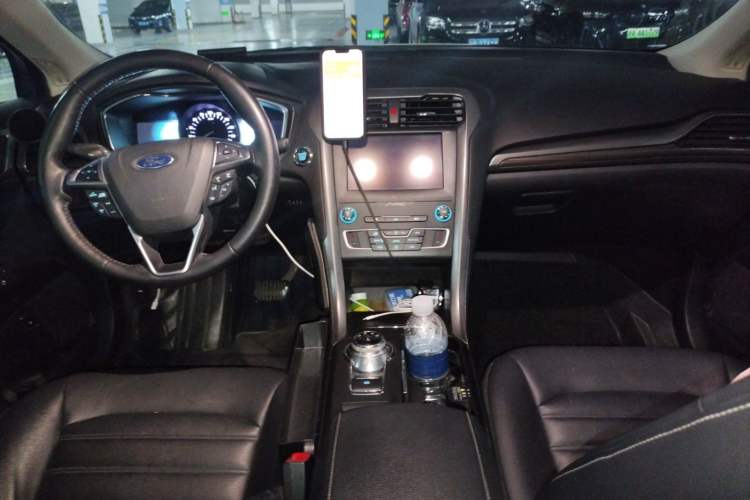 Used Ford Mondeo New Energy 2018 2.0 PHEV Smart-Controlled Fashion Edition China VI Standard Center Console