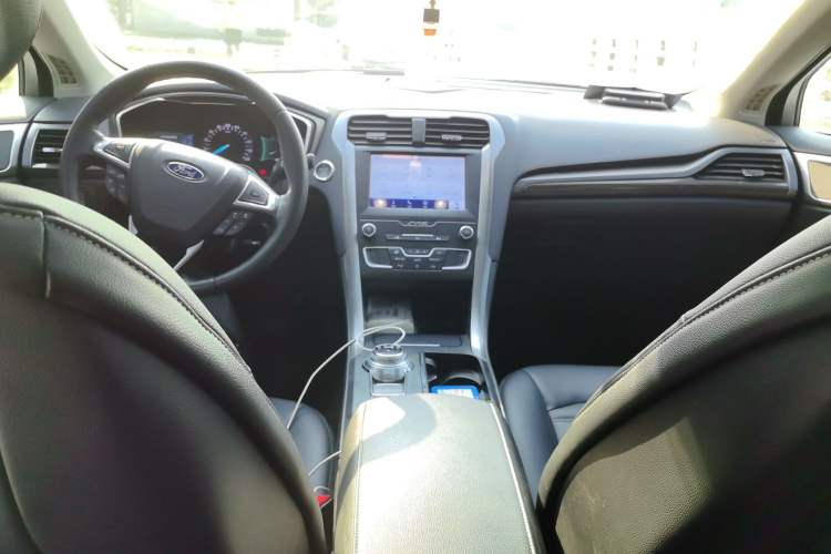 Used Ford Mondeo New Energy 2018 2.0 PHEV Smart-Controlled Fashion Edition China VI Standard Center Console