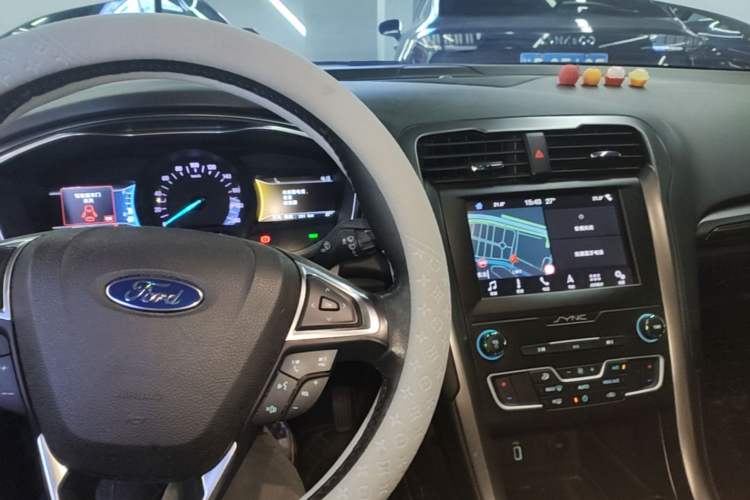 Used Ford Mondeo New Energy 2018 2.0 PHEV Smart-Controlled Fashion Edition China VI Standard Center Console