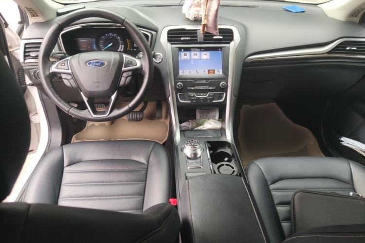 Used Ford Mondeo New Energy 2018 2.0 PHEV Smart-Controlled Fashion Edition China VI Standard Center Console