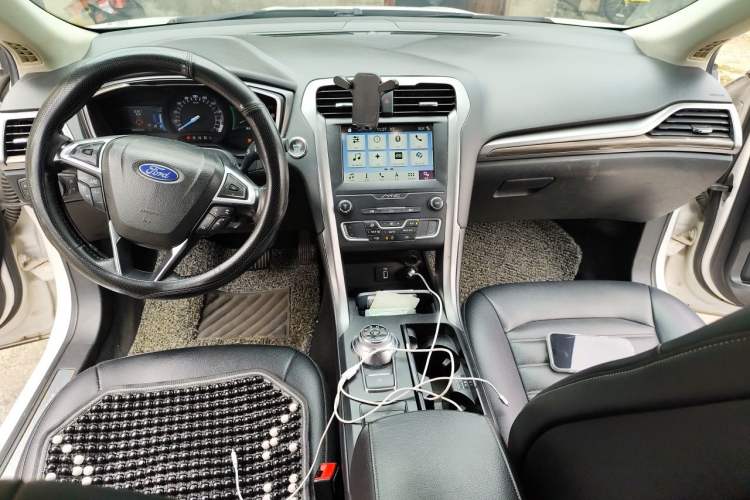 Used Ford Mondeo New Energy 2018 2.0 PHEV Smart-Controlled Fashion Edition China VI Standard Center Console
