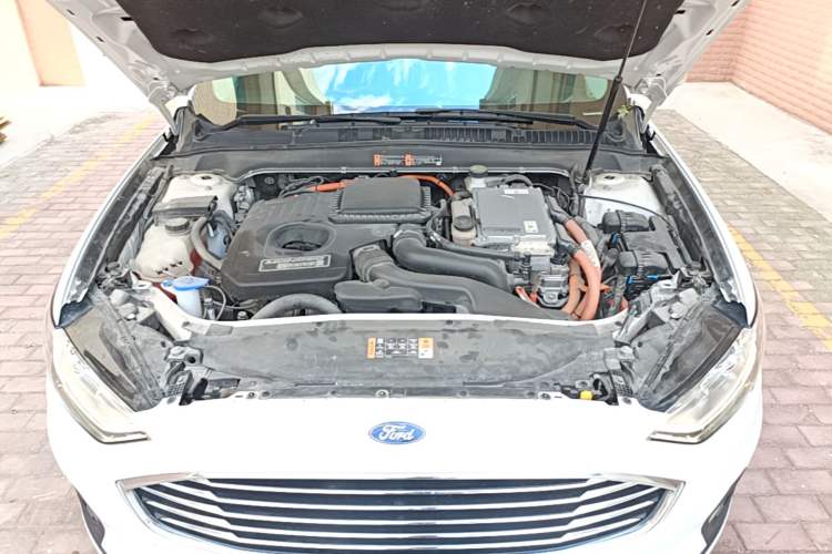 Used Ford Mondeo New Energy 2018 2.0 PHEV Smart-Controlled Fashion Edition China VI Standard Engine Bay