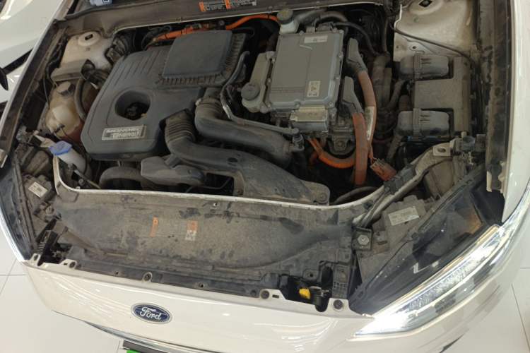 Used Ford Mondeo New Energy 2018 2.0 PHEV Smart-Control Luxury Version China VI Standard Engine Bay
