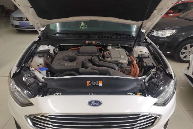 Used Ford Mondeo New Energy 2018 2.0 PHEV Smart-Controlled Fashion Edition China VI Standard Engine Bay